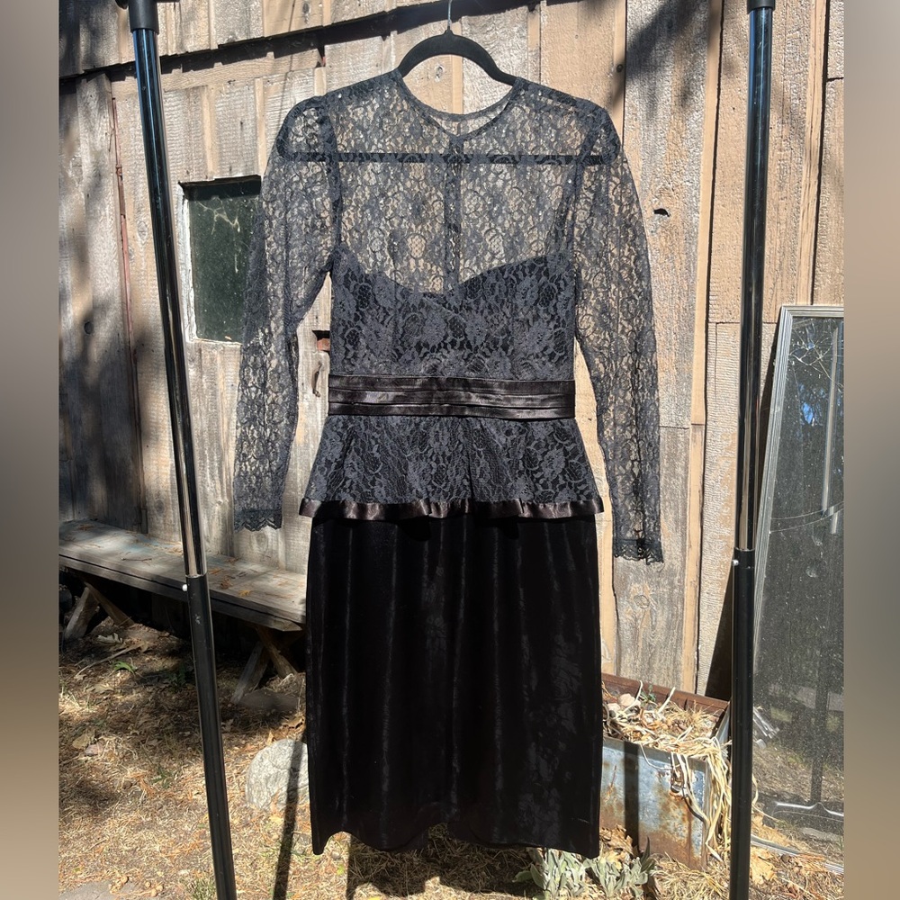 Gorgeous Black Lace Peplum GUNNE SAX dress